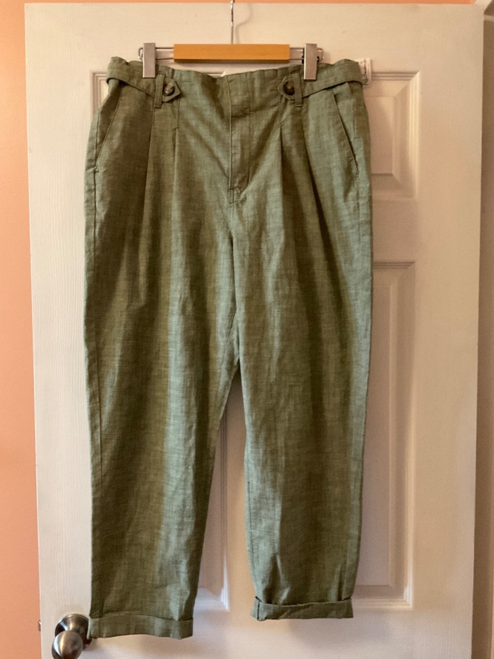 Olive green pleated pant